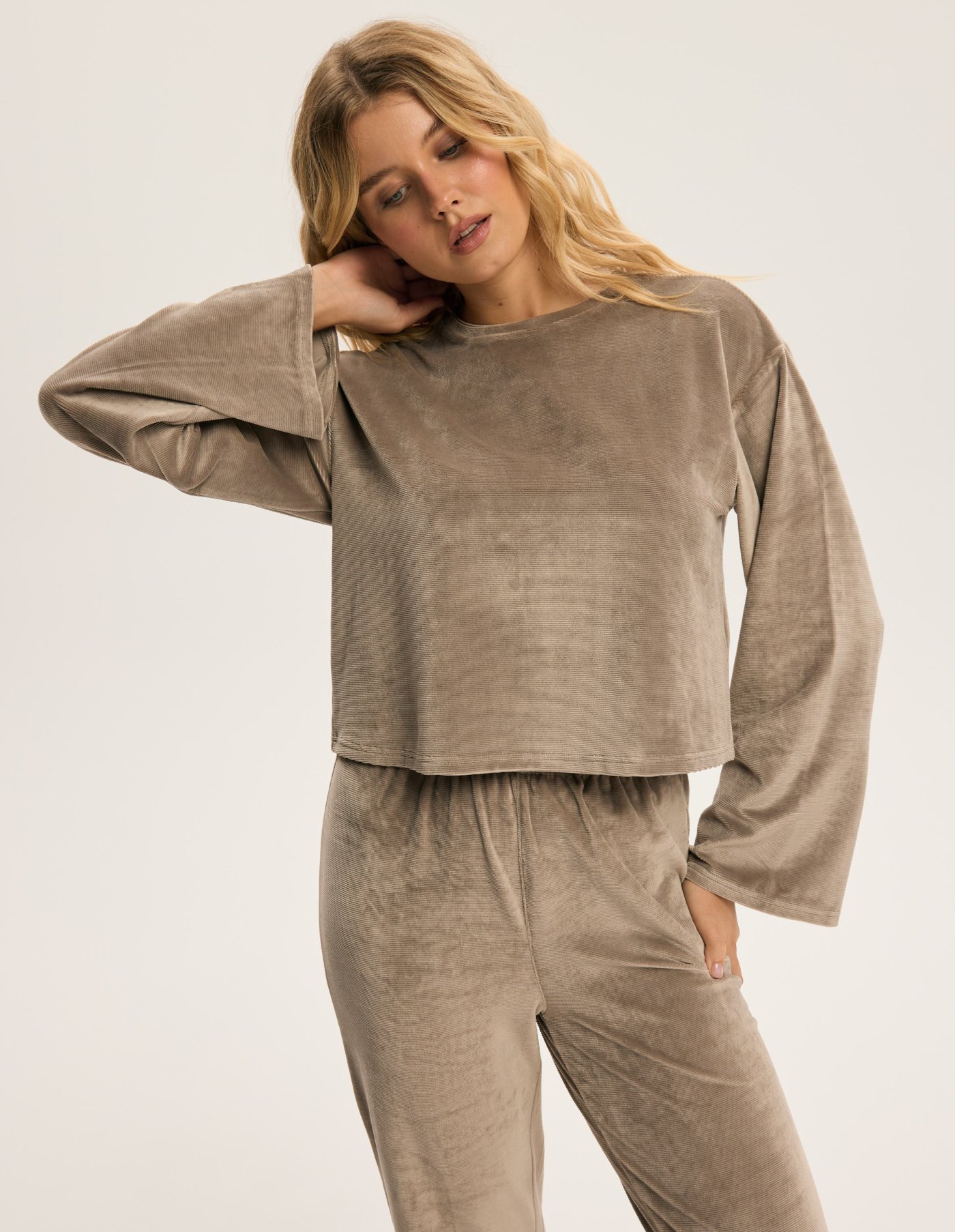 Moda Novator - Bloovii Dreamy barna színű pizsama L-es