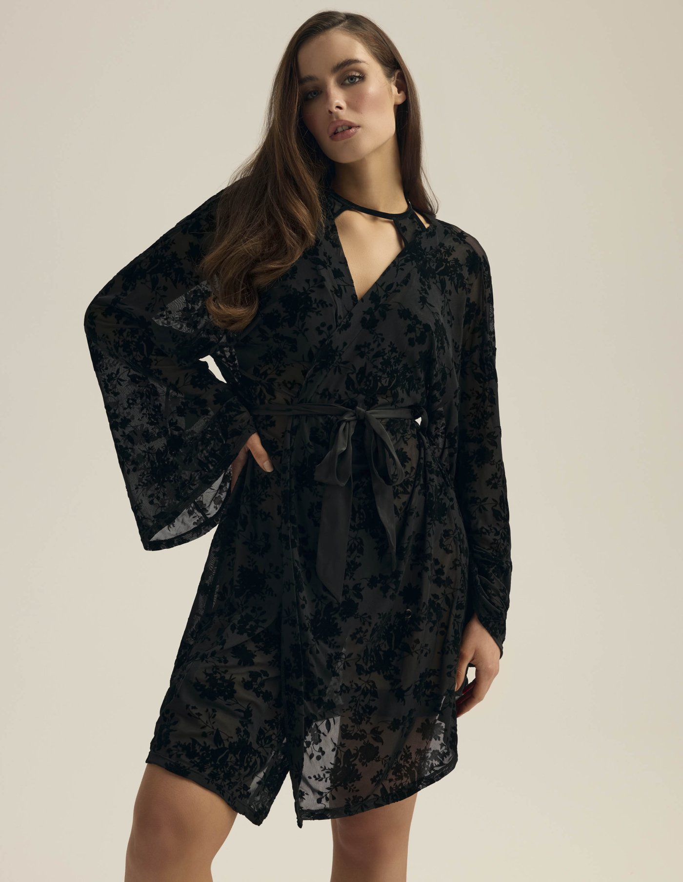 Moda Novator - Robe Zequine fekete színű csipkés köntös L/XL