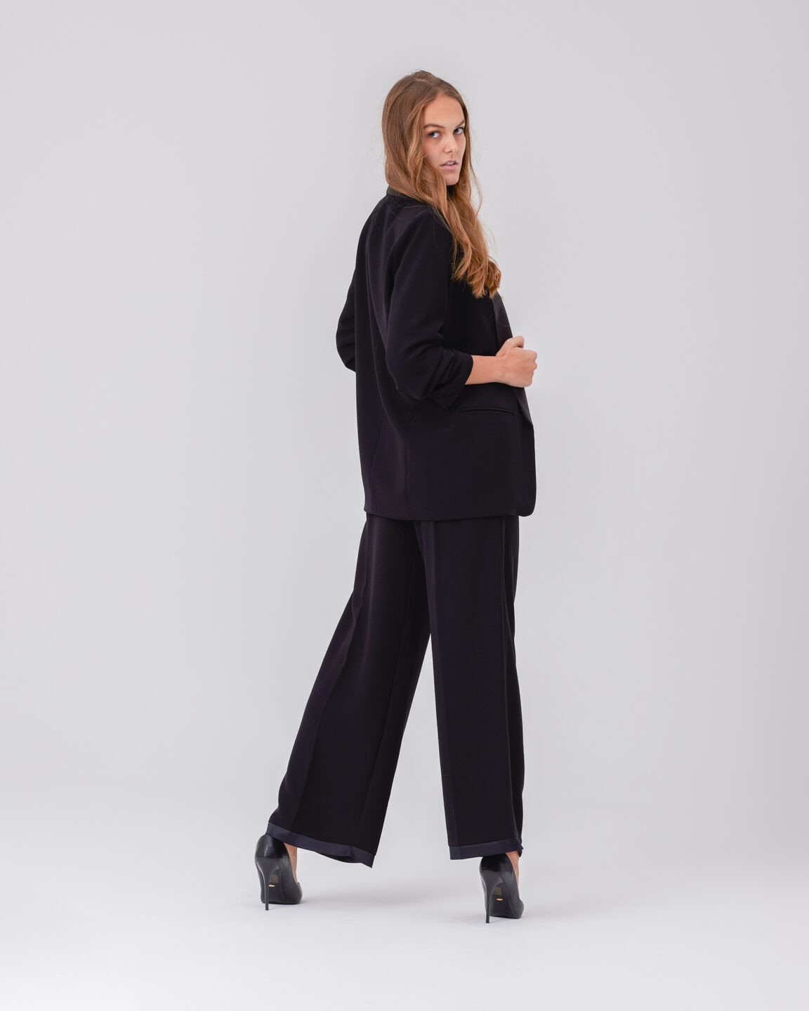 Moda Novator -  „Fekete gyöngy” kosztüm