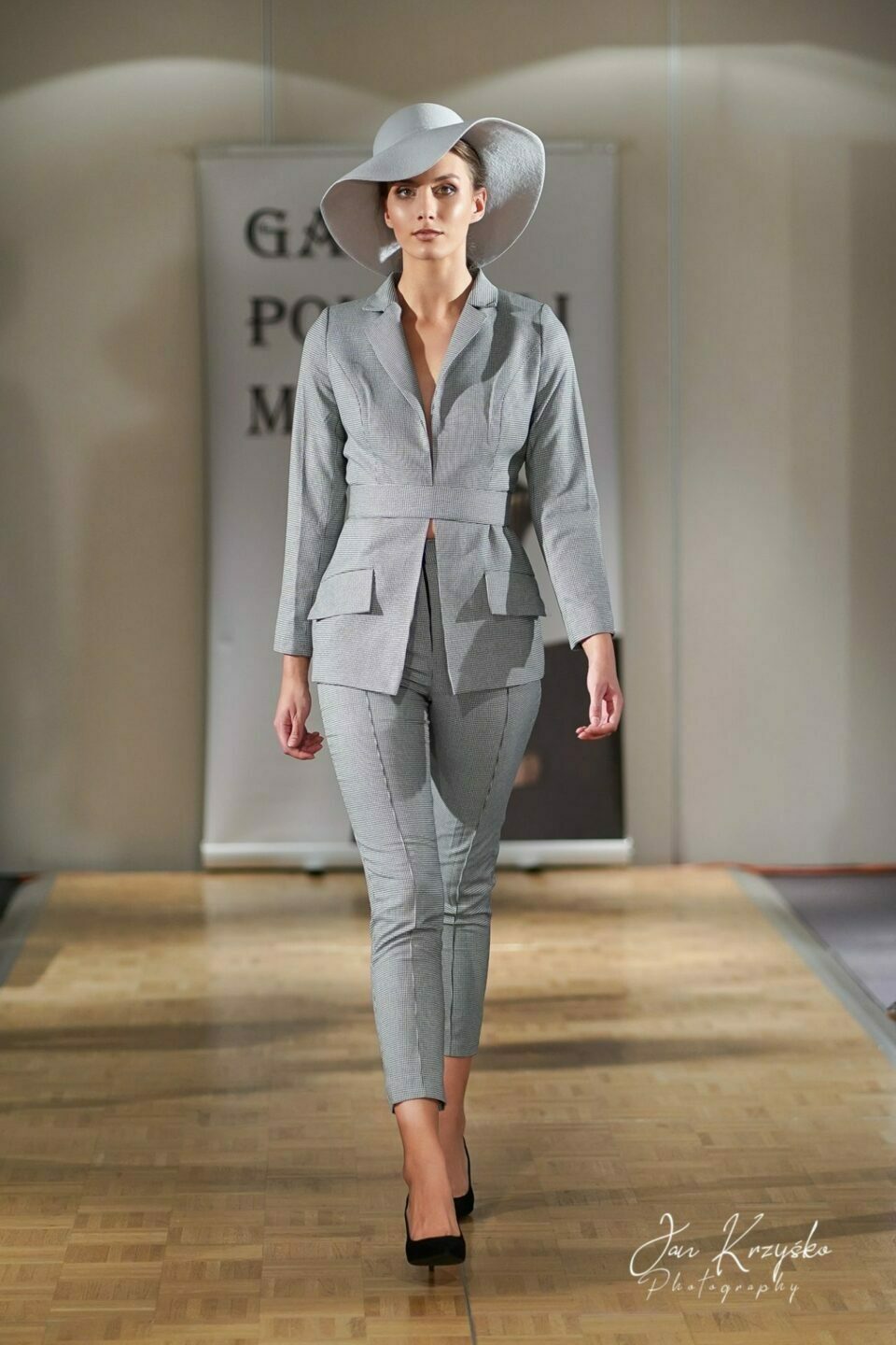 Moda Novator - Karmazyn